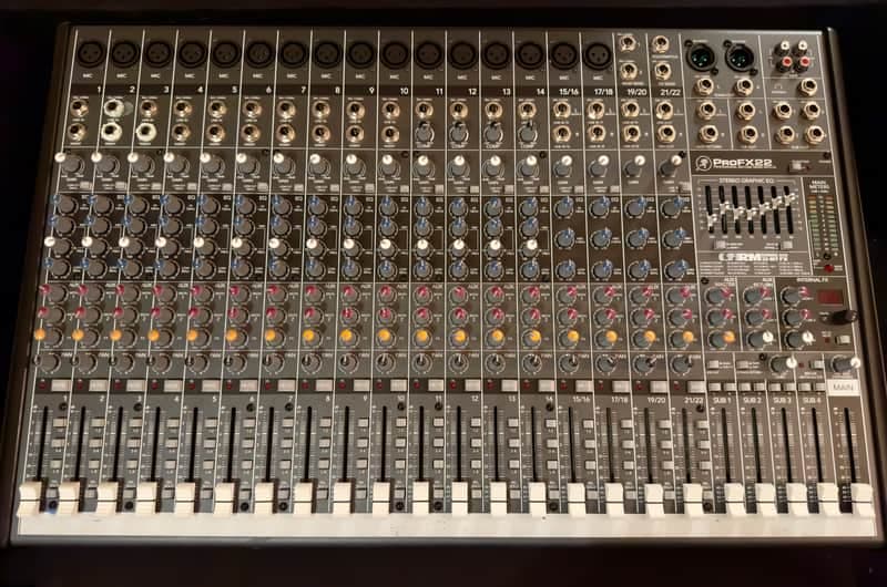 Mackie ProFX22 22-Channel Effects Mixer 2015 - Dark Gray