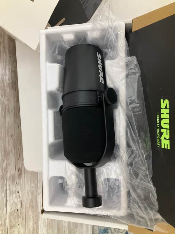 Used Shure MV7X Cardioid Dynamic Podcast Microphone