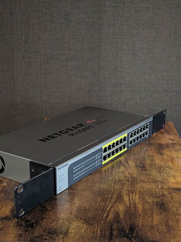 Netgear ProSAFE Plus JGS524PE 2013