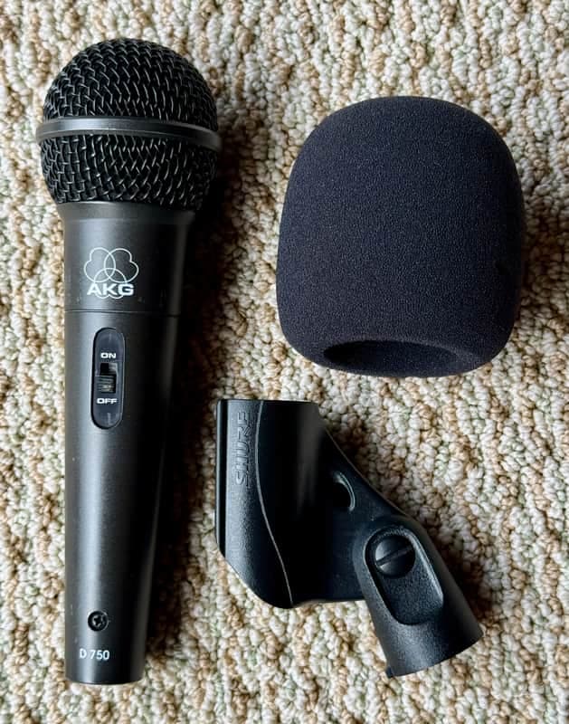 AKG D750 Dynamic Vocal Microphone - Very Good Condition w/ Clip & Windscreen