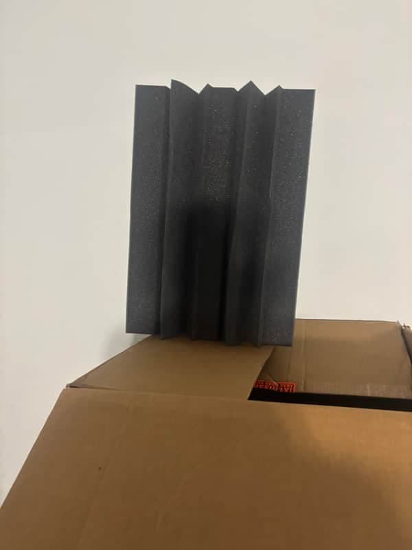Auralex 7 Atom-12 bass traps