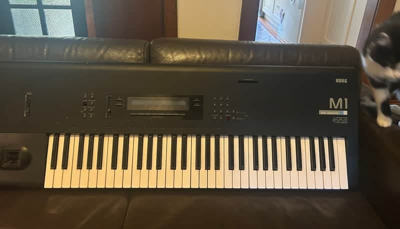 Korg M1 61-Key Synth Music Workstation 1990s - Black