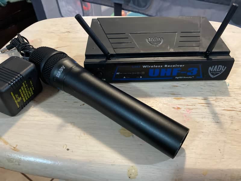 Hand Held UHF Wireless Microphone System