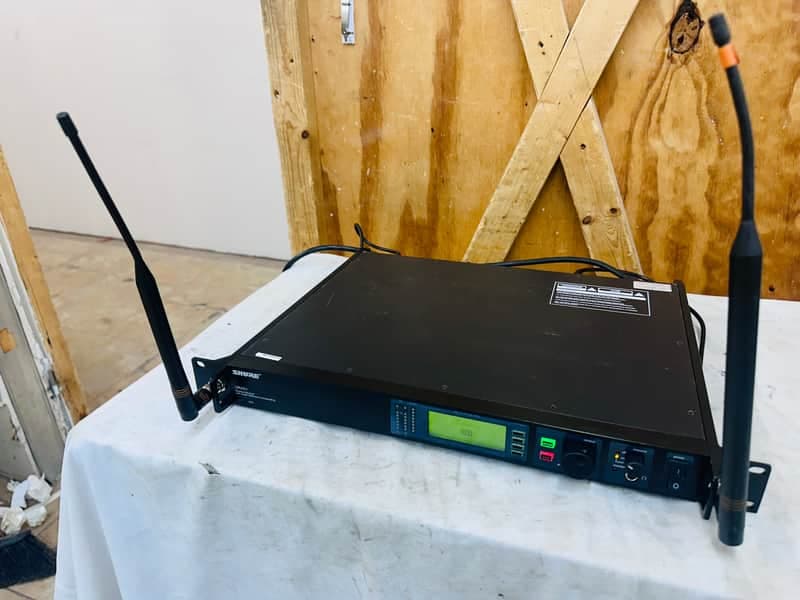 Shure UR4S+ H4 518-578 MHz Wireless Receiver with Reference Companding