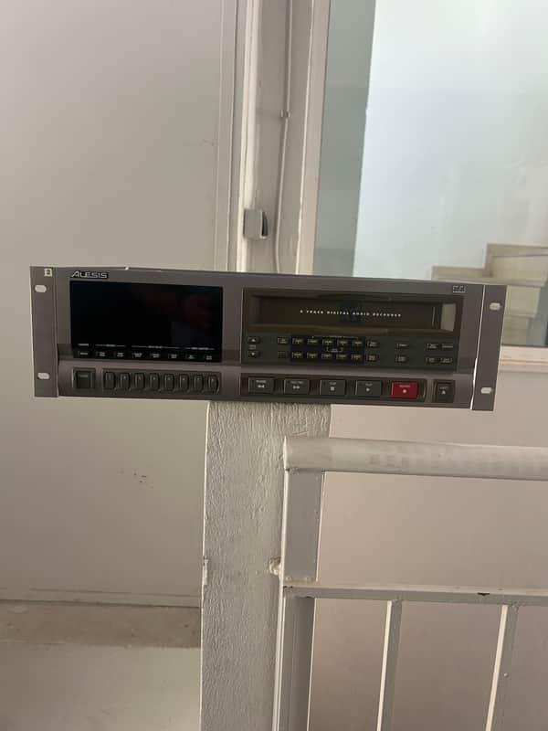 Alesis ADAT-XT 18-Bit 8-Track Digital Audio Recorder 1995 - 1998 - Aluminum