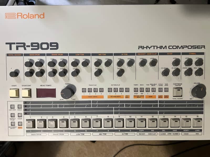 Roland TR-909 Rhythm Composer 1983 - 1985 - White