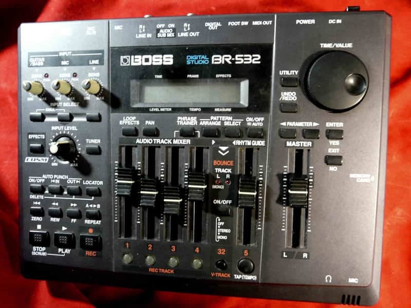 Boss BR-532 Digital Studio Compact 4-Track Recorder