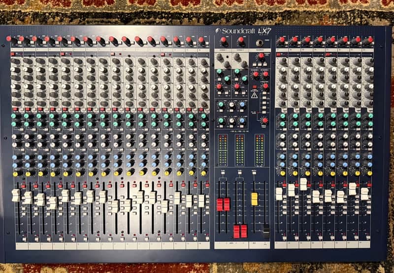 Soundcraft LX7II-24-RST-01 24-Channel 7-Bus Analog Mixer