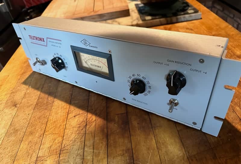 Universal Audio LA-2A Leveling Amplifier / Optical Compressor - Very Clean!