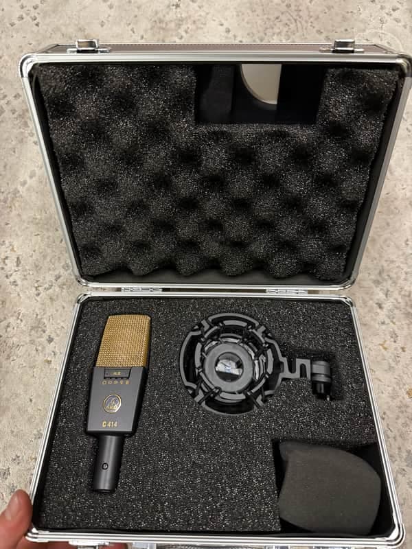 AKG C414 XLII Large Diaphragm Multipattern Condenser Microphone 2010s - Black