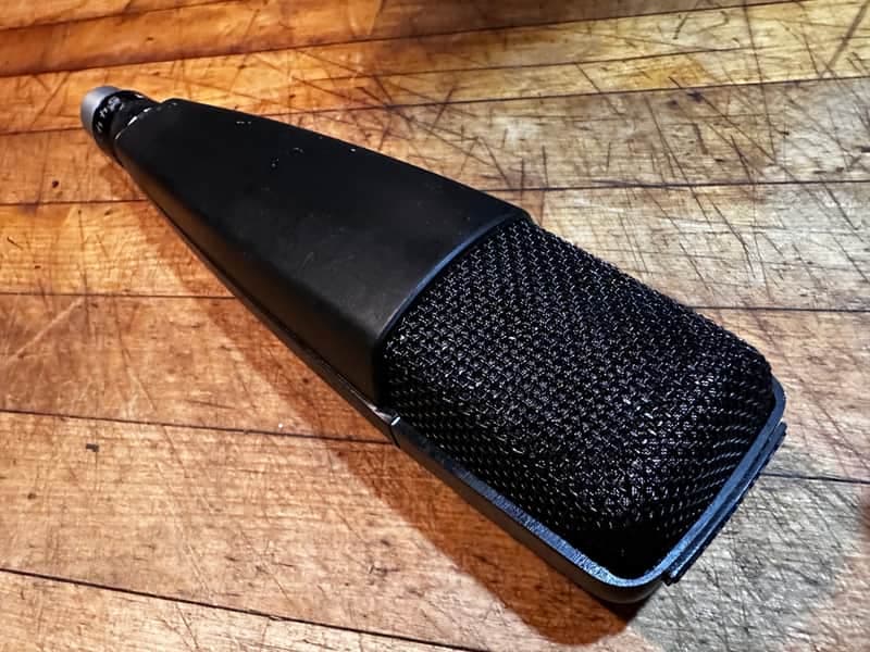Sennheiser MD 421-U5 Cardioid Dynamic Microphone - Nice!