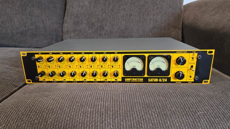 Looptrotter Satur-8/24 2025 - Present - Yellow and Black