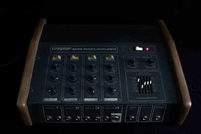 Traynor 4200 Mixer