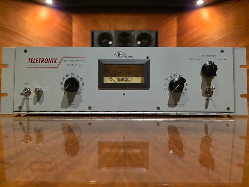 Universal Audio LA-2A Leveling Amplifier / Optical Compressor 2000 - Present - Gray