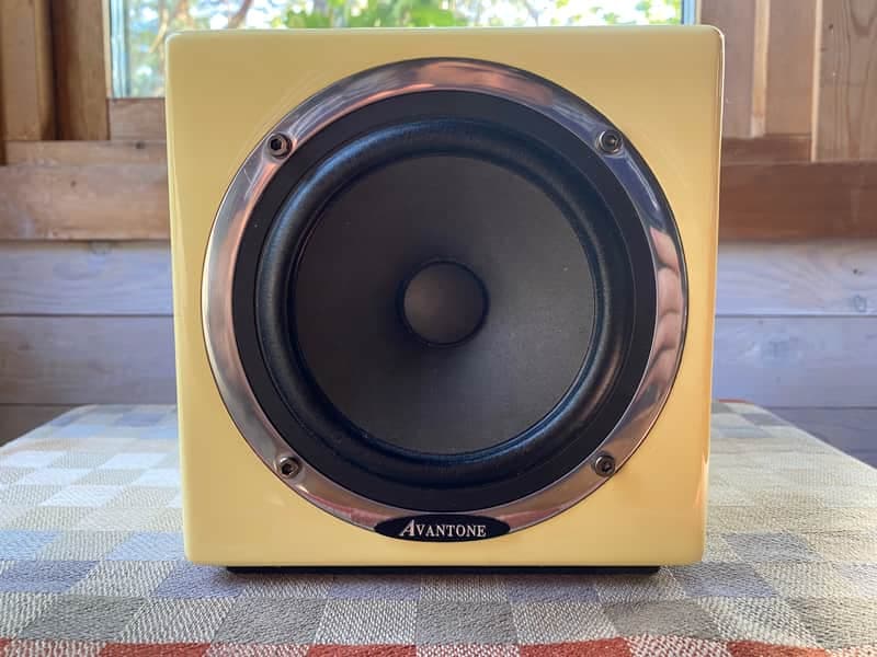 Avantone Pro Active MixCubes (Single) 2011 - Minor Wear - Buttercream