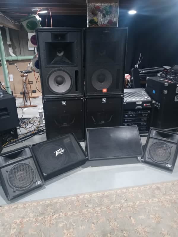 Mackie JBL EV QSC And Peavey Mackie Vlz 1604
