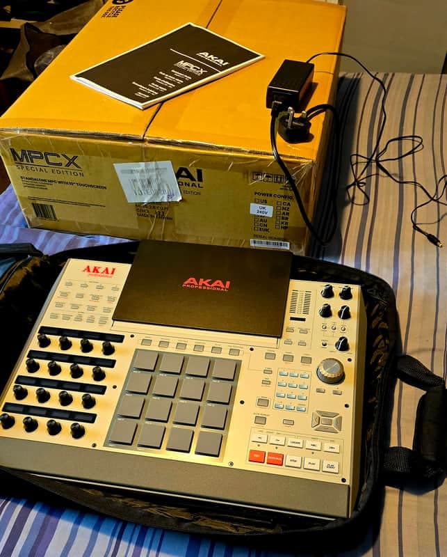 Akai MPC X Special Edition Plus Cobra Case Excellent/As New - Grey