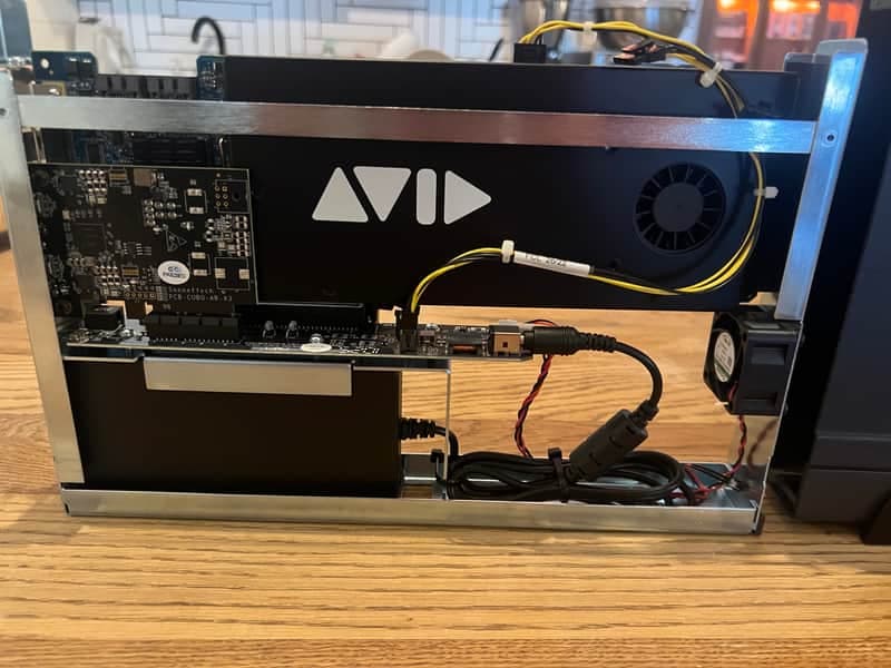 Avid Pro Tools HDX PCIe Card with Avid Pro Tools HDX Thunderbolt 3 Desktop Chassis