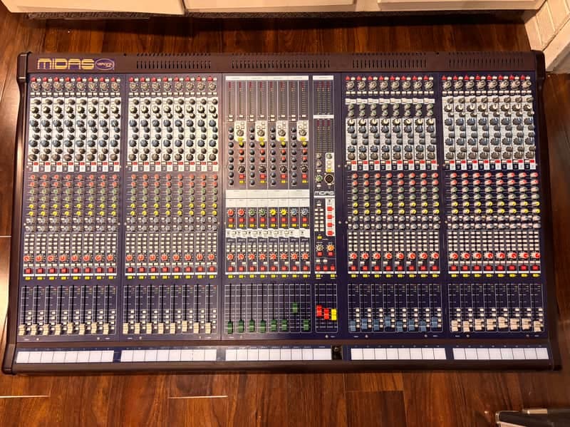 Midas Verona 320 32 Channel Mixer