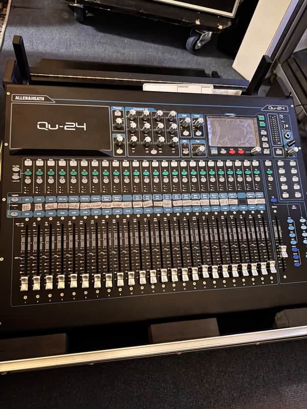 Allen & Heath QU-24C Chrome Edition 24-Channel Digital Mixer with Gator Flight Case