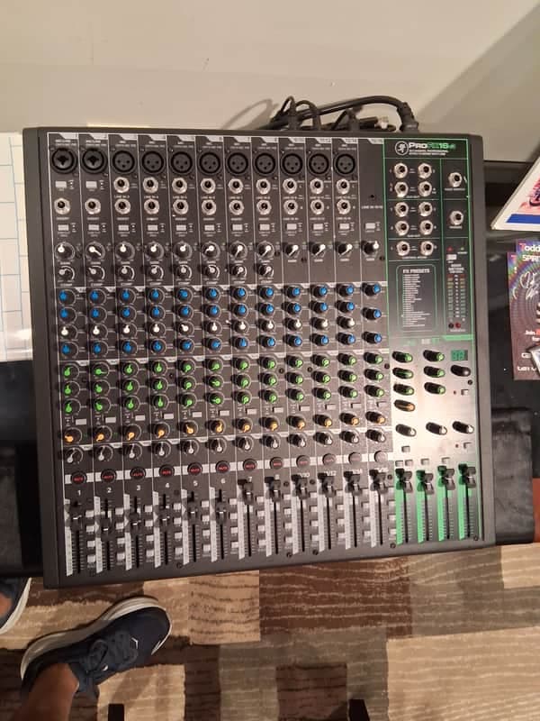 Mackie Mackie ProFX16v3 16-Channel Professional Analog Mixer 2019