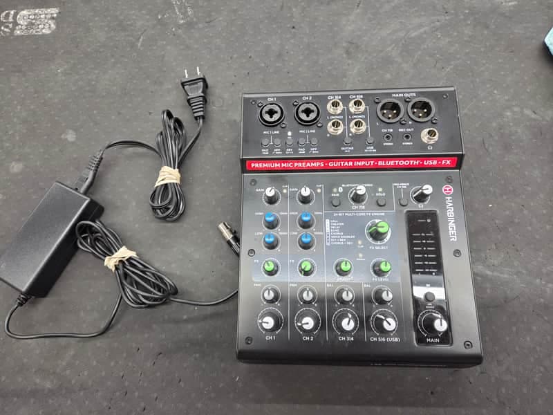 Harbinger LX8 Compact Mixer with USB and Bluetooth - Black
