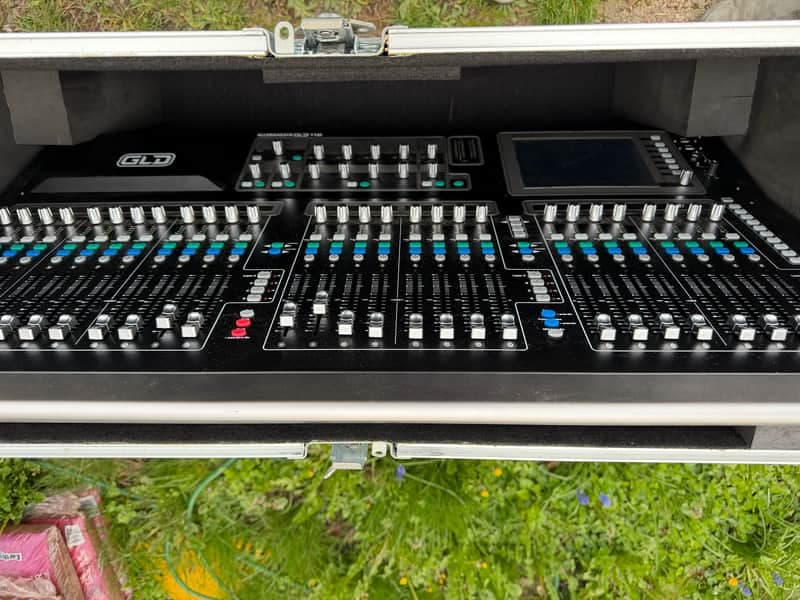 Allen & Heath GLD 112 with Case
