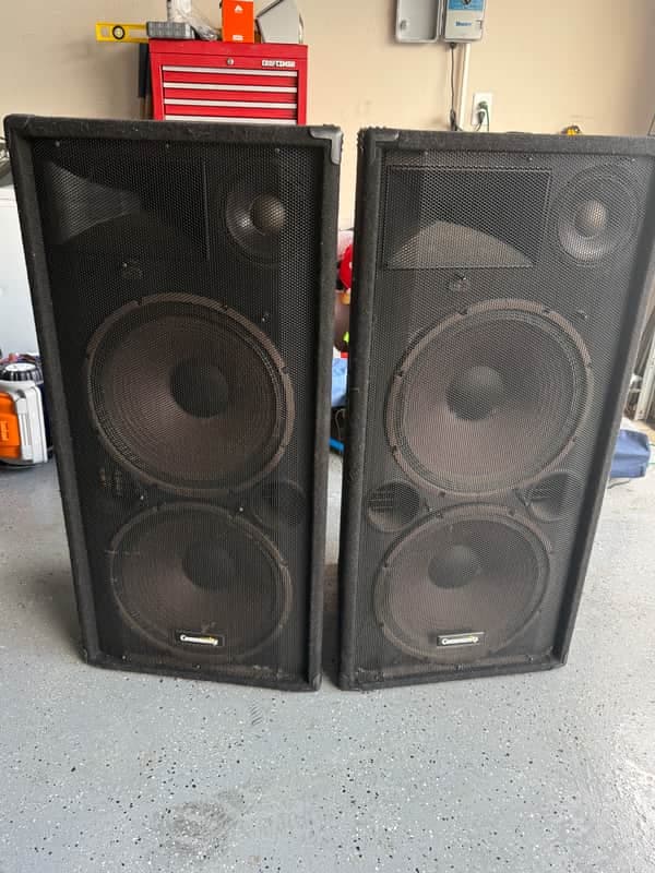 Pair of Community XLT525 Speakers