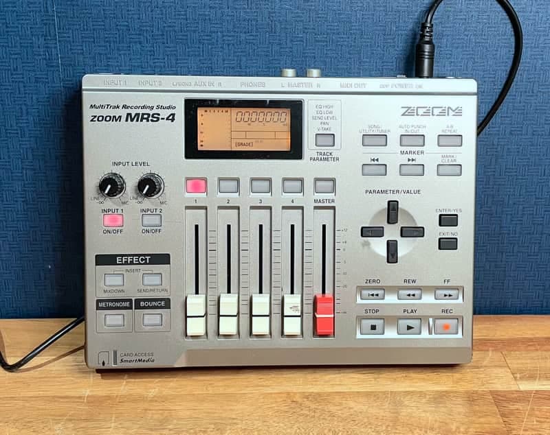 Zoom MRS-4 Portable Digital Multitracker w/ 64MB Smart Media