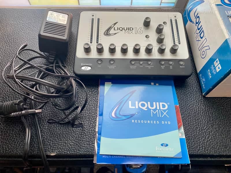 Focusrite Liquid Mix 16 2010 - White