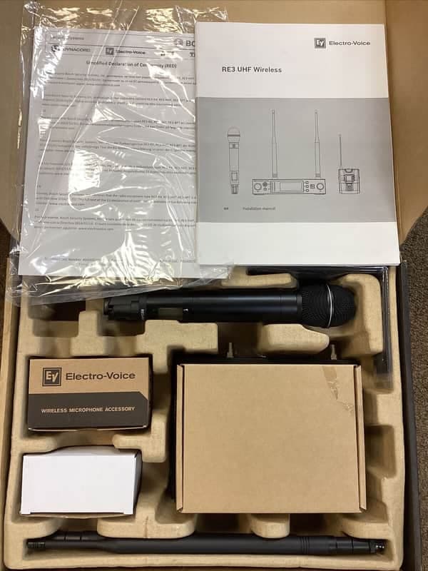 Electro-Voice RE3-ND76 Wireless Handheld Microphone System with ND76 Wireless Mic (5H) - studio demo **MEGA-CLEAN!!