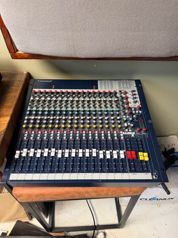 Soundcraft FX16ii 16-Channel Mixer with Lexicon Effects Processor 2010s - Blue