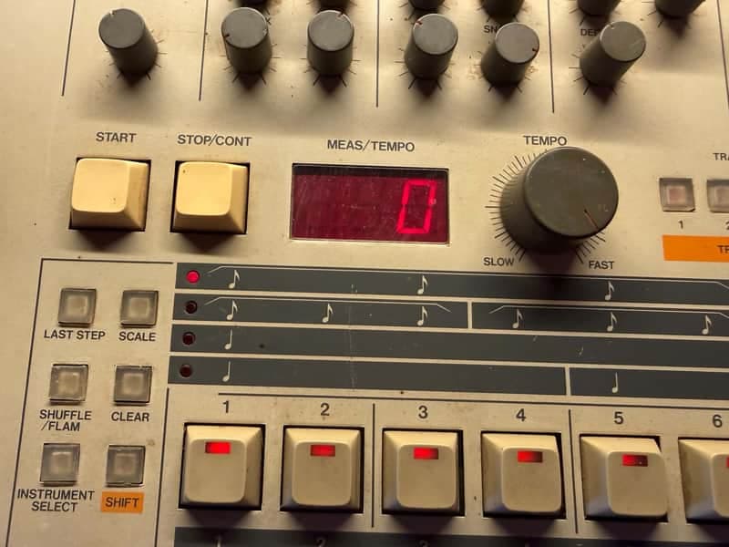 Roland TR-909 Rhythm Composer 1983 - 1985 - White