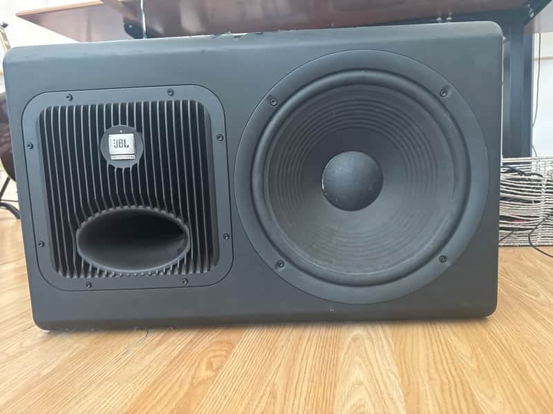 JBL LSR6312SP Linear Spatial Reference Powered Subwoofer late 90’s, early 2000’s - black