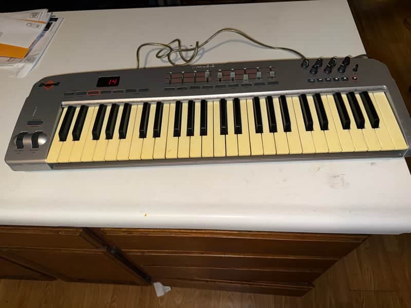 M-Audio Oxygen 49 MKI MIDI Keyboard Controller 2006 - 2009 - Silver