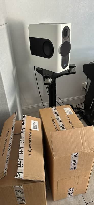 Kii Three System Pro Pair with Remote Control (White)