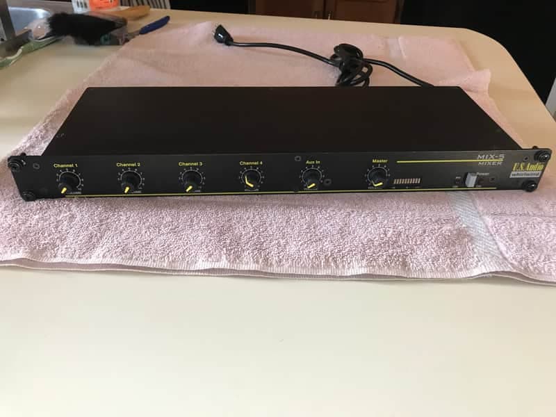 Whirlwind Mix-5 5 channel mic/Line mixer with rack mount bolts and washers.