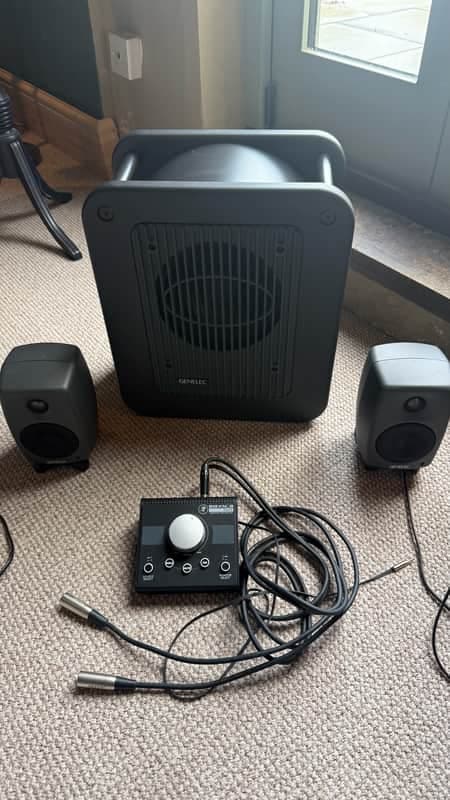 Genelec Genelec 2.1 Studio Monitor System – 2x 8010A + 7040A Sub + Mackie Big Knob