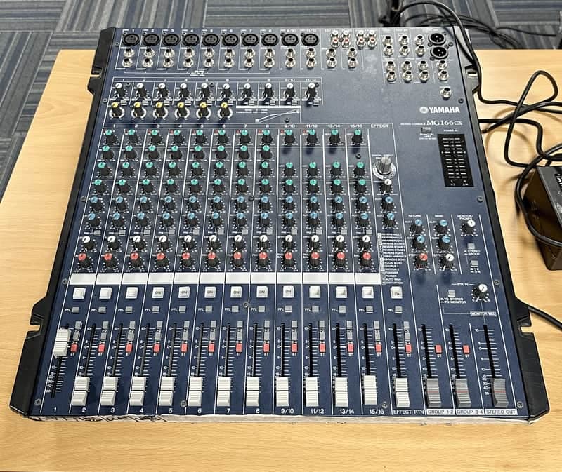 Yamaha MG166CX 16 Channel Mixer 2010s - Blue (with hardcase)