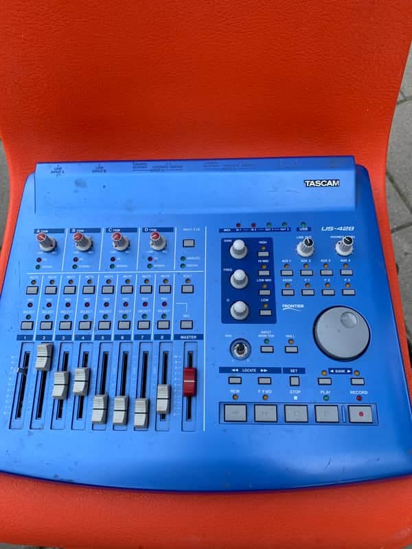 Tascam US-428 Blue