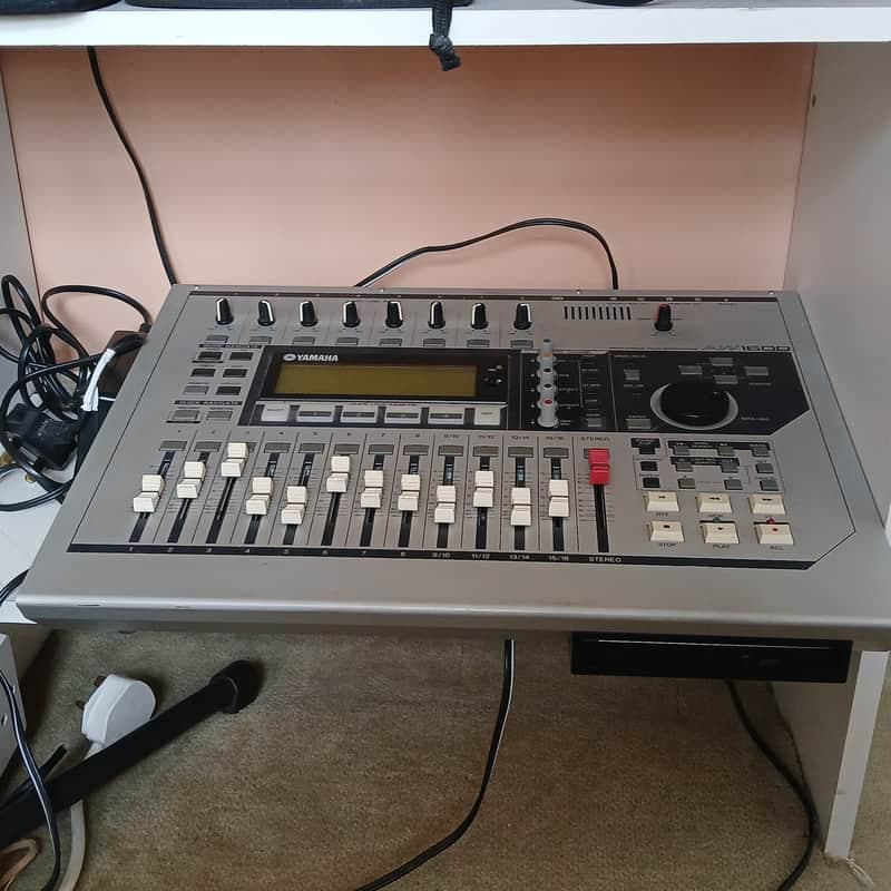Yamaha AW1600 Professional Audio Workstation 16-Track Digital Recorder 2000s - Silver