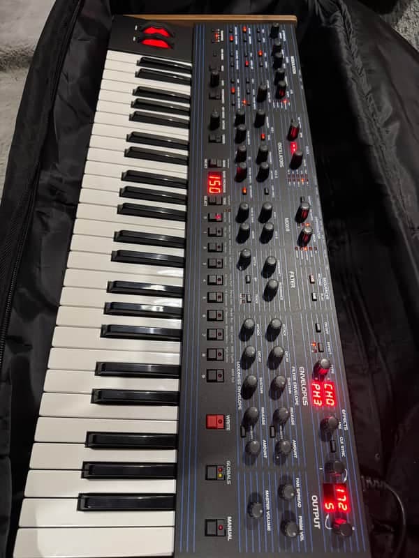 Dave Smith Instruments OB-6 2016