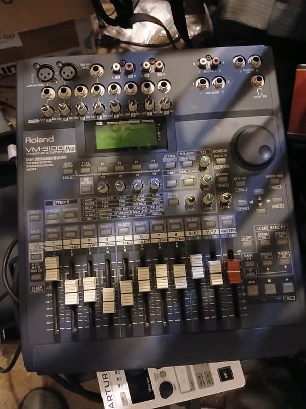 Roland VM-3100 Pro 24-bit 12-channel Digital Mixer with Effects