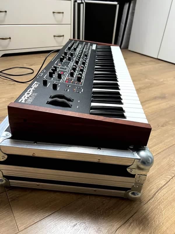 Sequential Prophet REV2-8 2015 - Black