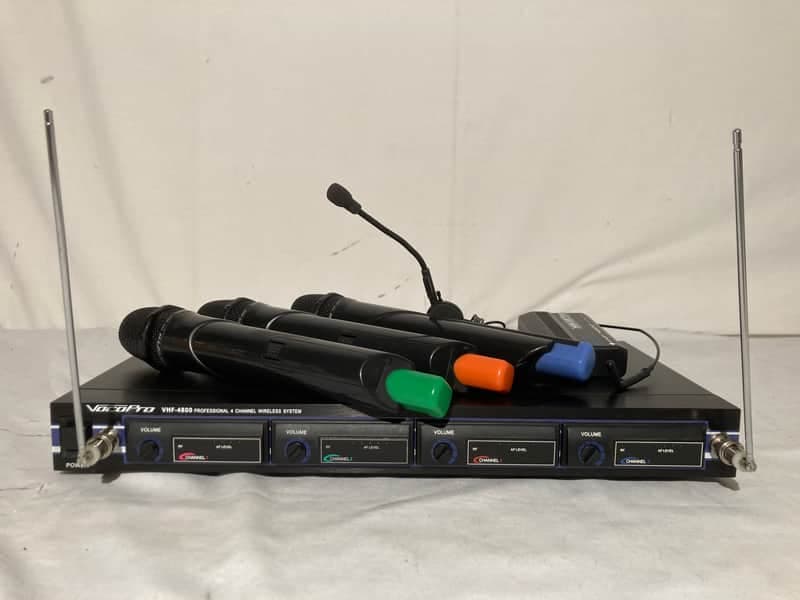 VocoPro VHF-4800 complete system w/ receiver, 3 handheld mics, 1 headset mic, rack ears and hardcase