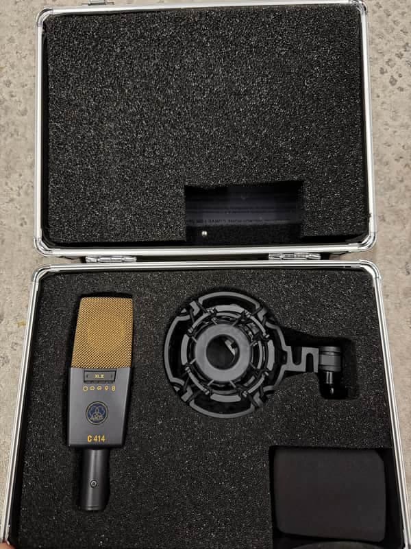 AKG C414 XLII Large Diaphragm Multipattern Condenser Microphone 2010s - Black