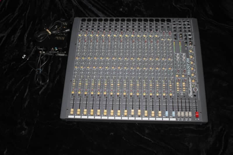 Studiomaster Trilogy 206 16 CH mixer w/power supply