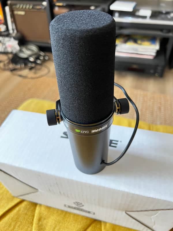 Shure SM7dB Cardioid Dynamic Microphone with Built-In Preamp 2023 - Present - Black