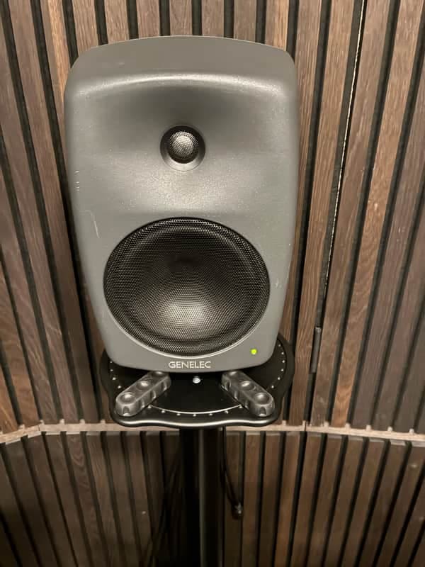 Genelec 8040A SAM 6.5" Powered Nearfield Studio Monitor (Pair) 2006 - 2016 - Black