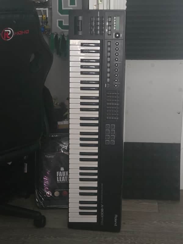 Roland A-800PRO 61-Key MIDI Keyboard Controller 2010 - Present - Black